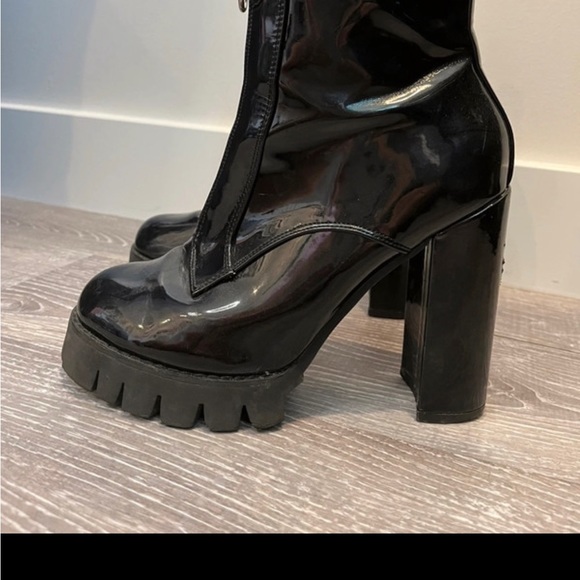 black patent leather heeled boots - Picture 3 of 5